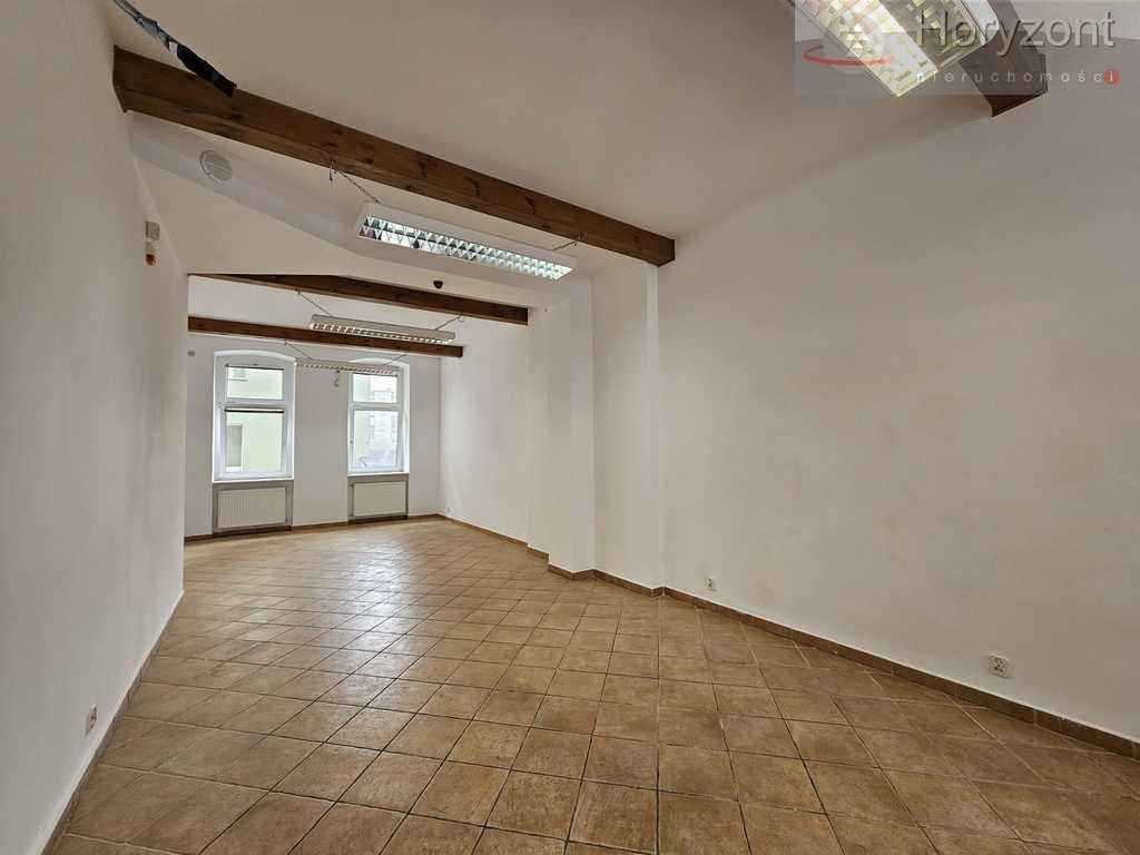 Lokal 70m2 w Centrum, witryna, wejście z ulicy (2)