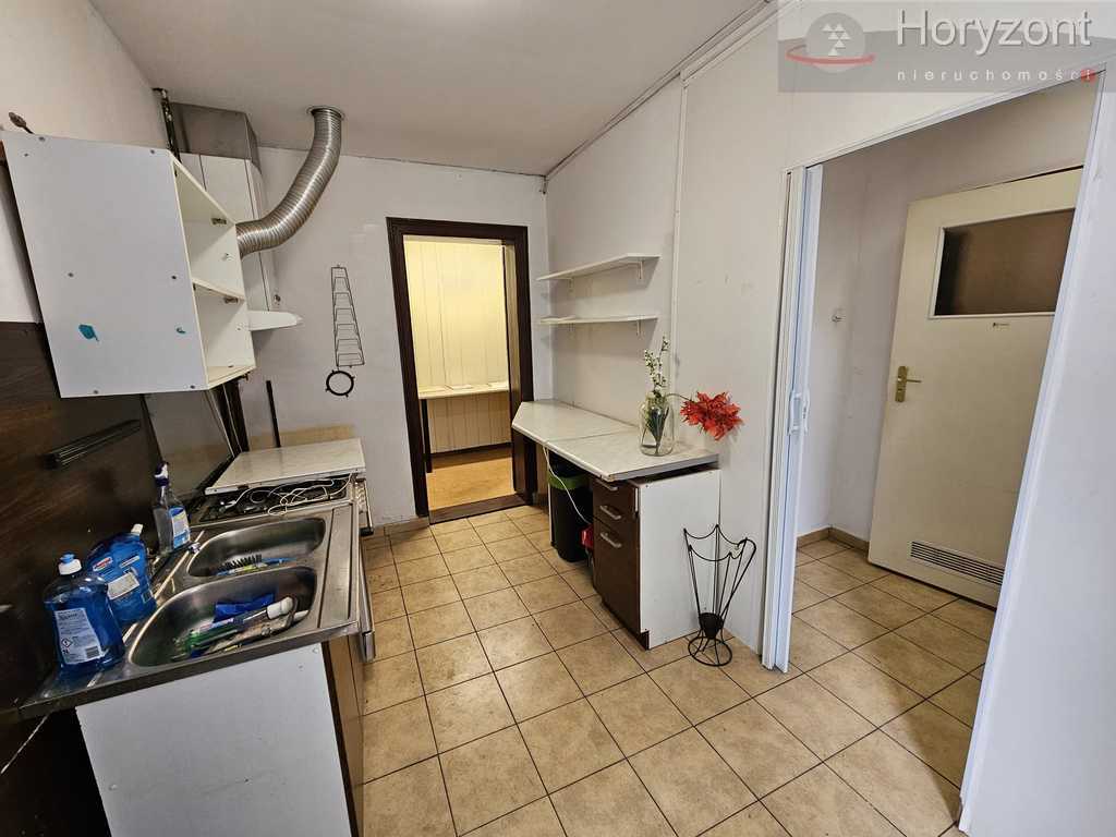 Lokal 70m2 w Centrum, witryna, wejście z ulicy (6)