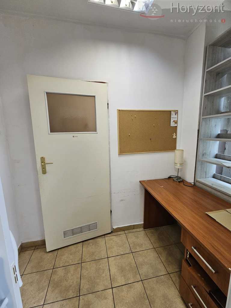 Lokal 70m2 w Centrum, witryna, wejście z ulicy (12)
