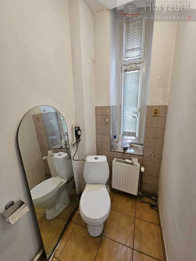 Lokal 70m2 w Centrum, witryna, wejście z ulicy (13)