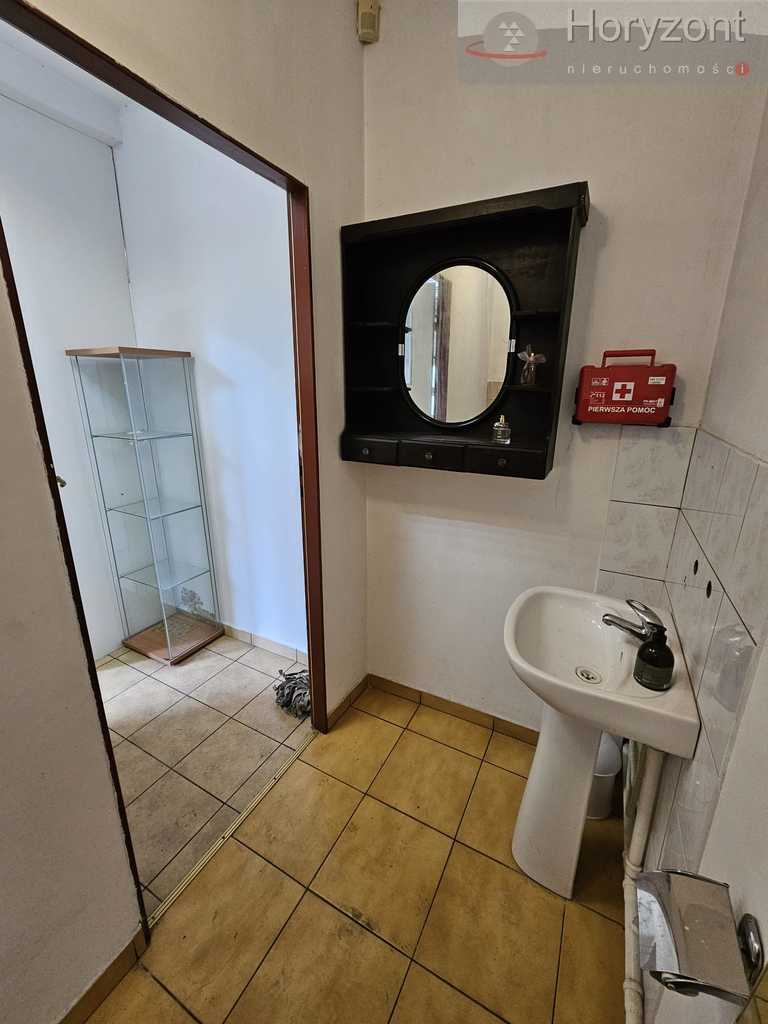 Lokal 70m2 w Centrum, witryna, wejście z ulicy (14)