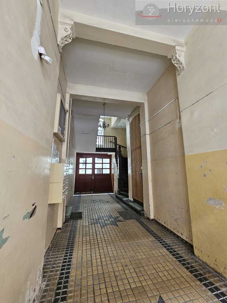 Lokal 70m2 w Centrum, witryna, wejście z ulicy (16)