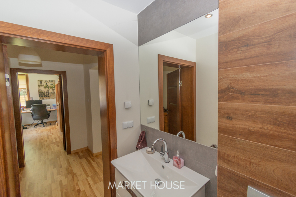 Dom pod lasem, przy jeziorze Miedwie (22)