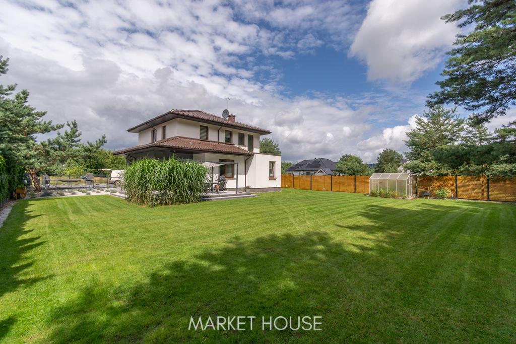 Dom pod lasem, przy jeziorze Miedwie (3)