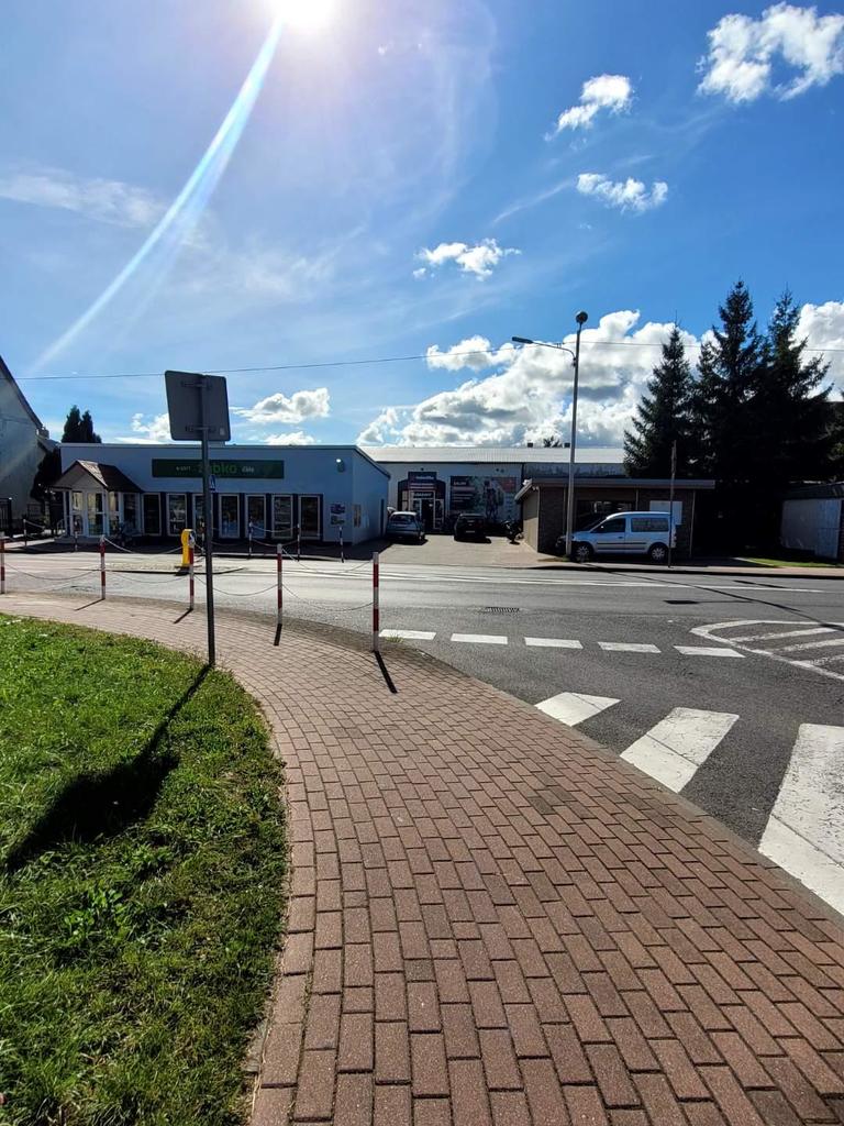 działajacy - obiekt  handlowo usługowy (3)