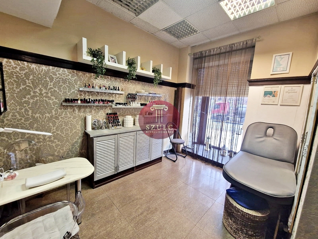 Lokal - Centrum, świetna lokalizacja, parking. (5)