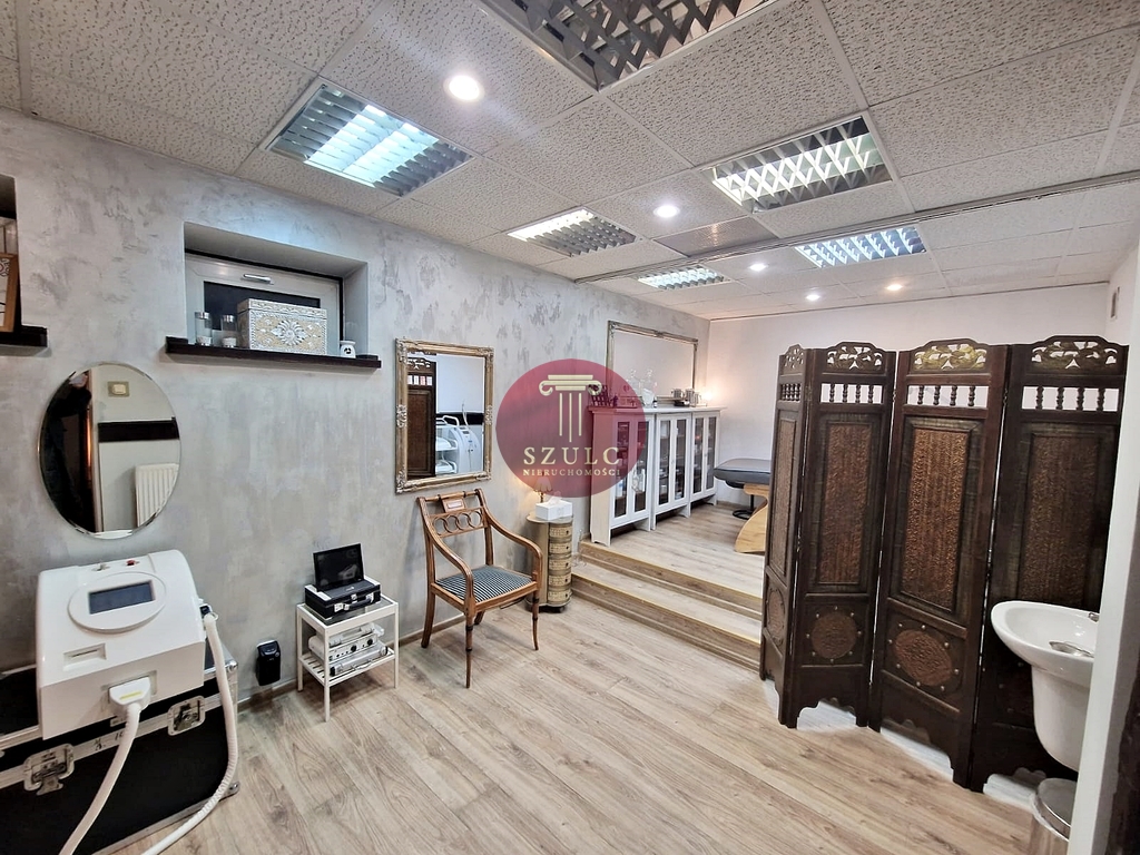 Lokal - Centrum, świetna lokalizacja, parking. (1)