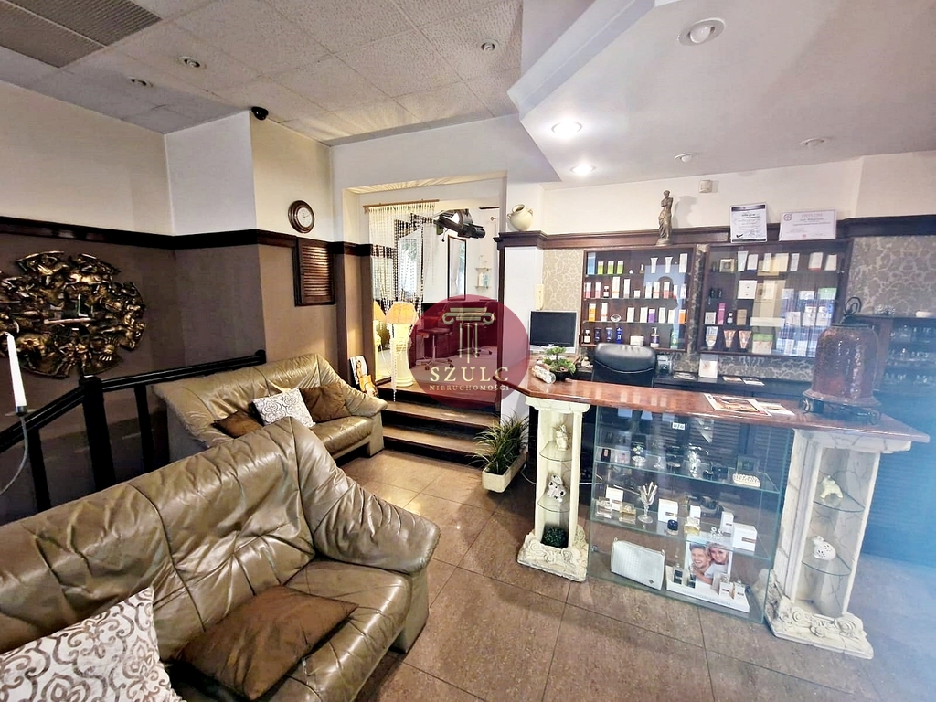 Lokal - Centrum, świetna lokalizacja, parking. (2)