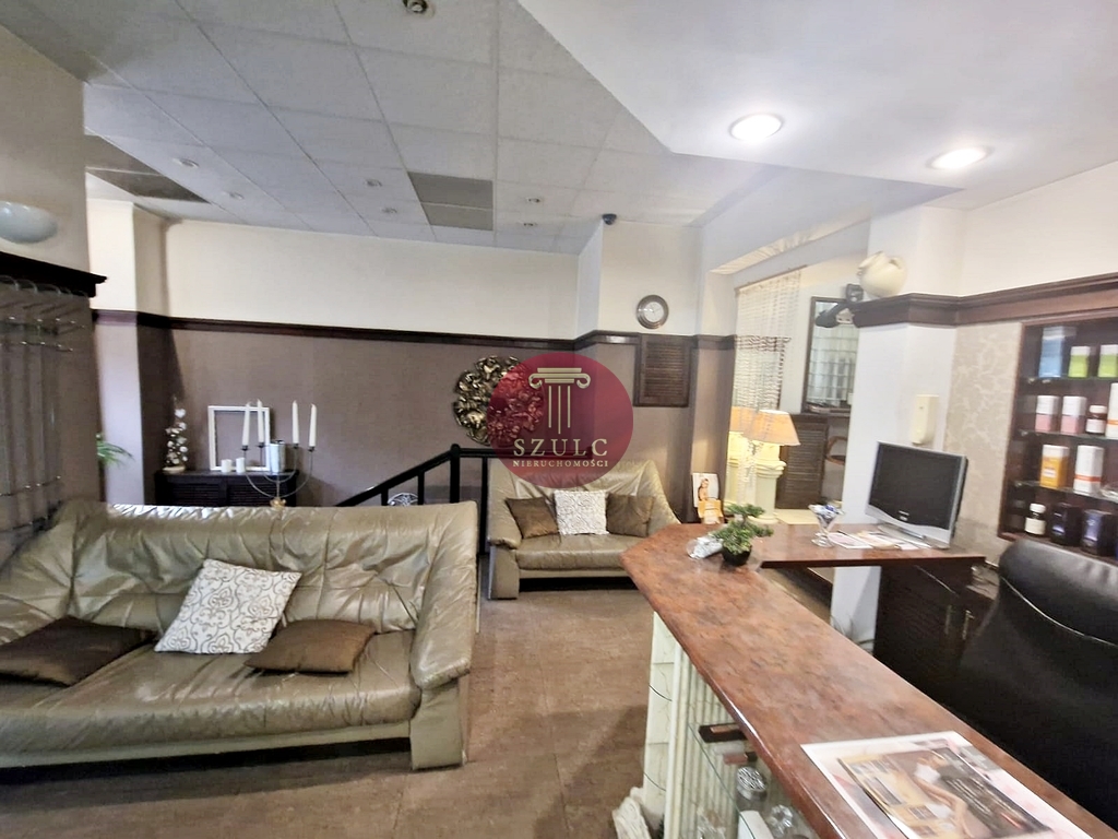 Lokal - Centrum, świetna lokalizacja, parking. (10)