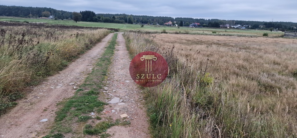 Działka z warunkami zabudowy. (4)