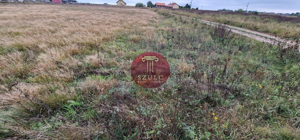 Działka z warunkami zabudowy. (5)