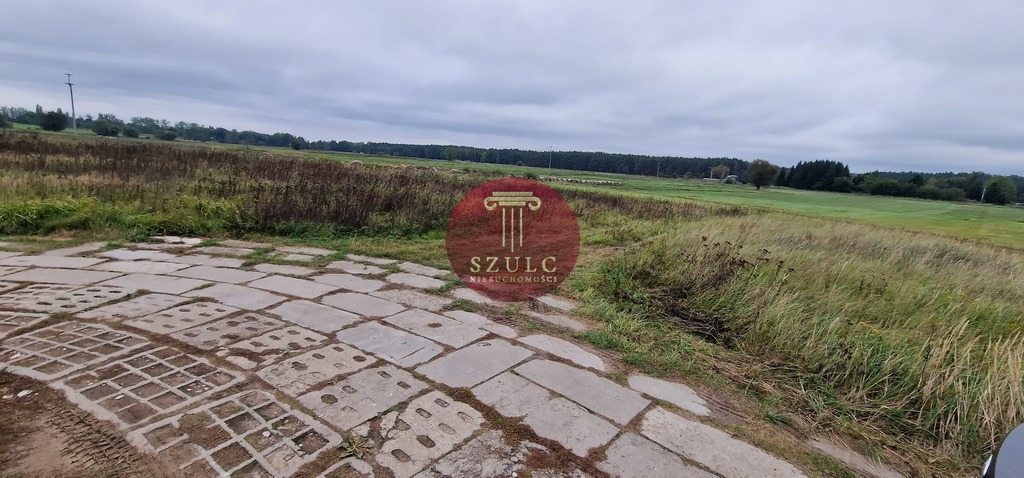 Działka z warunkami zabudowy. (8)