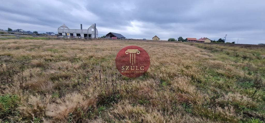 Działka z warunkami zabudowy. (10)