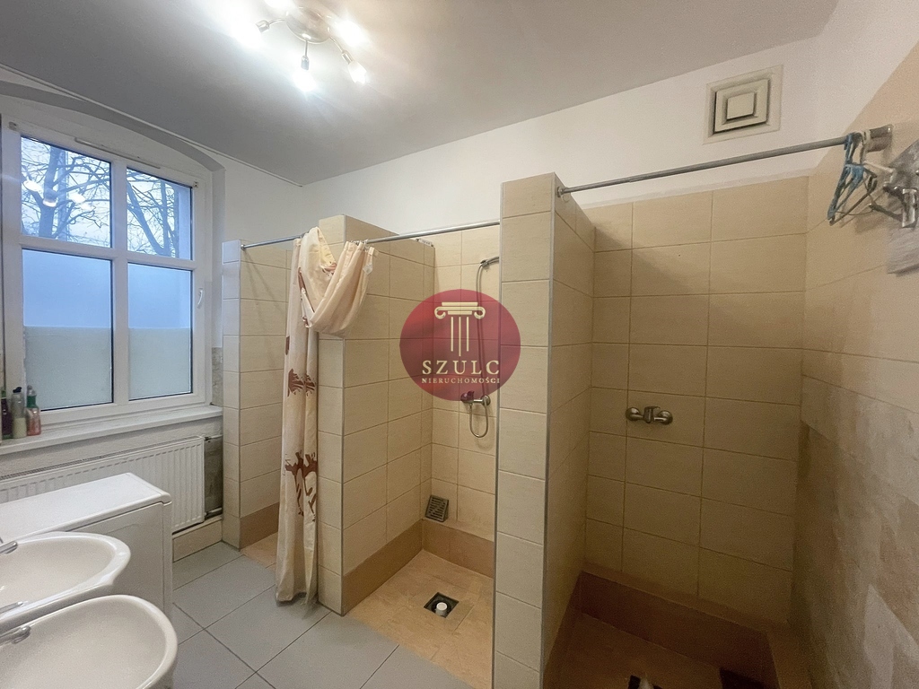 Lokal w centrum z miejscami parkingowymi (6)