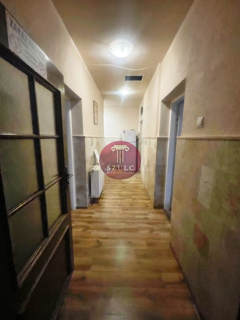 Lokal w centrum z miejscami parkingowymi (8)