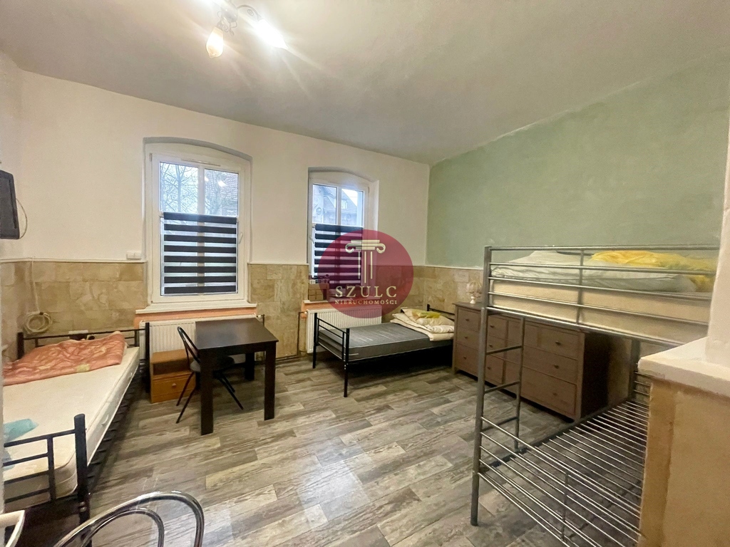 Lokal w centrum z miejscami parkingowymi (2)