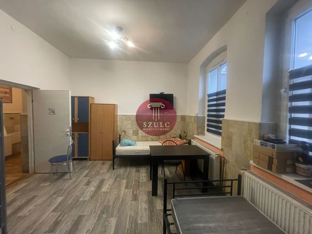 Lokal w centrum z miejscami parkingowymi (3)