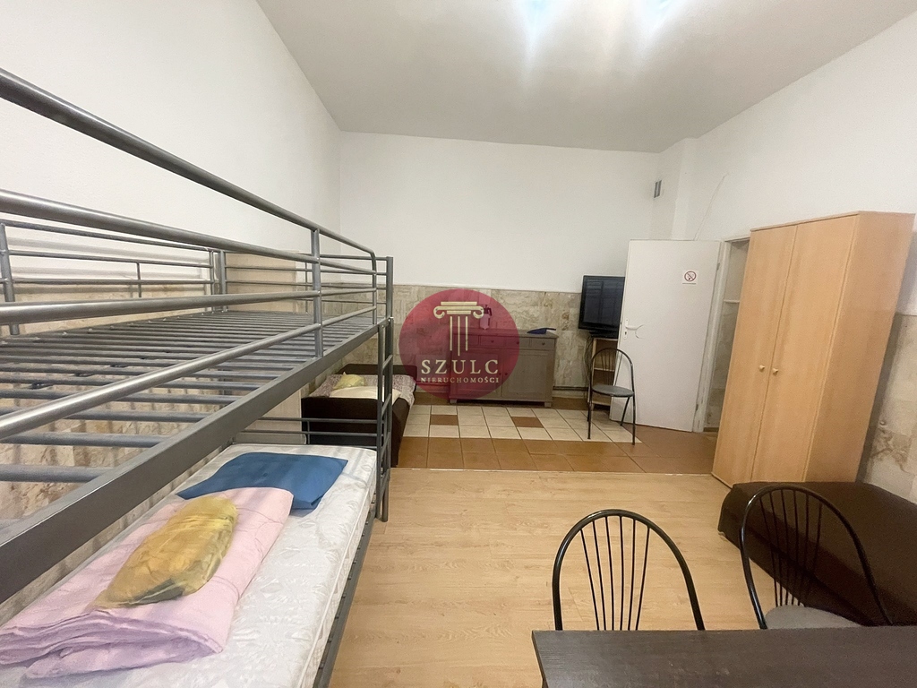 Lokal w centrum z miejscami parkingowymi (4)