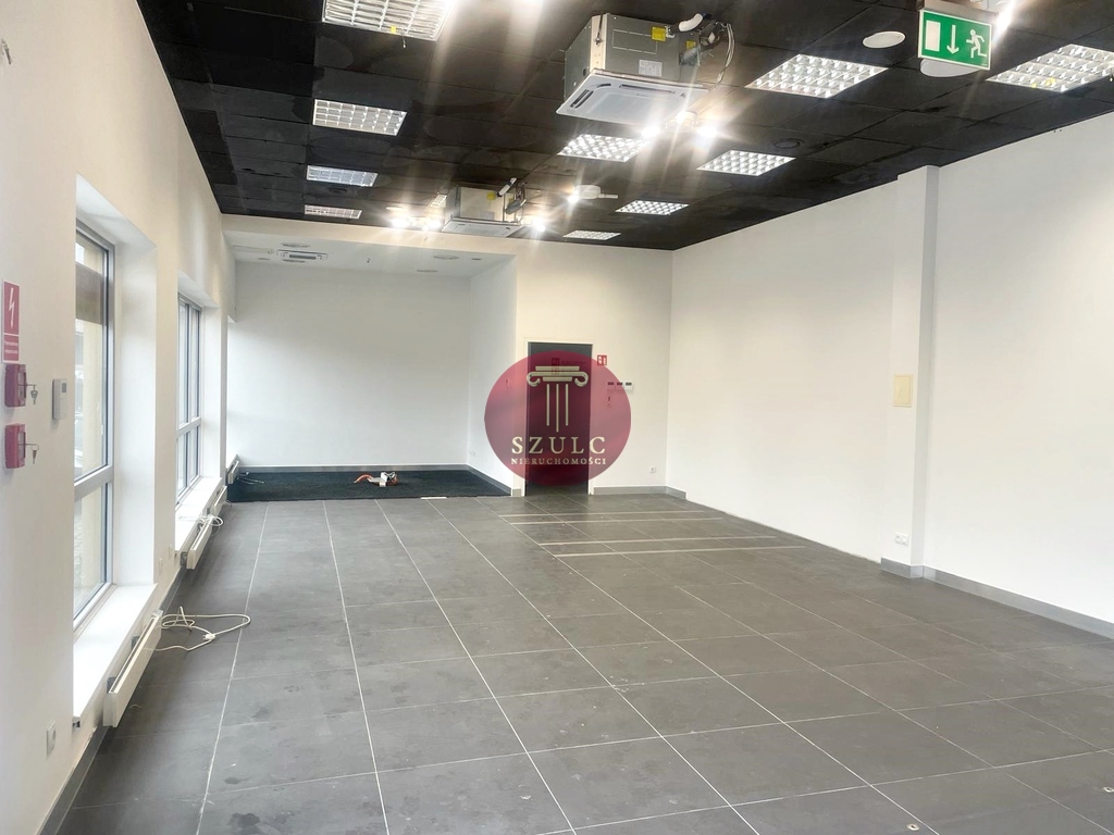 Duży lokal  handlowo-usługowy na wynajem. (1)