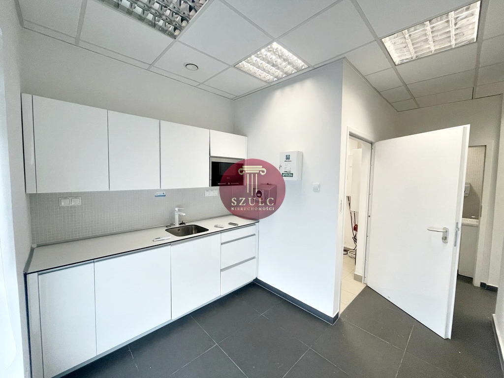 Duży lokal  handlowo-usługowy na wynajem. (2)