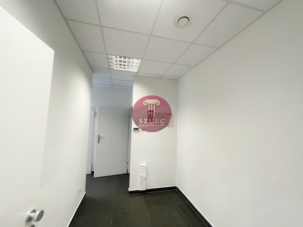 Duży lokal  handlowo-usługowy na wynajem. (6)