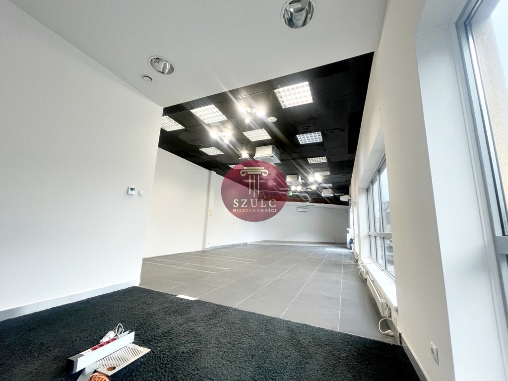 Duży lokal  handlowo-usługowy na wynajem. (7)