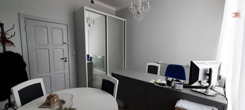 W ofercie do sprzedaży lokal użytkowy po remoncie. (2)