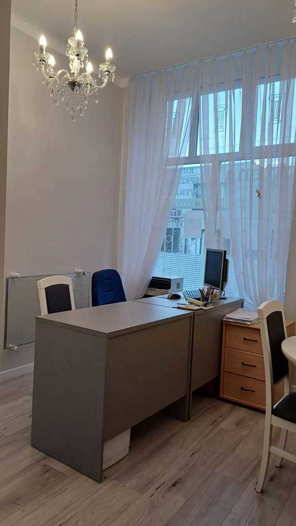 W ofercie do sprzedaży lokal użytkowy po remoncie. (4)