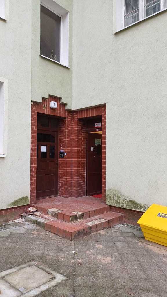 W ofercie do sprzedaży lokal użytkowy po remoncie. (8)