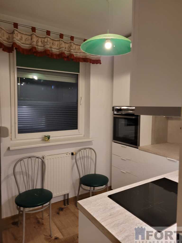 Duża kawalerka, balkon, cegła, n. budownictwo (4)