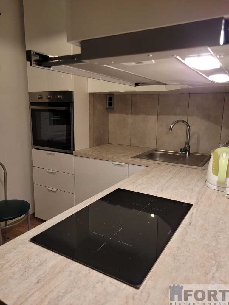 Duża kawalerka, balkon, cegła, n. budownictwo (3)