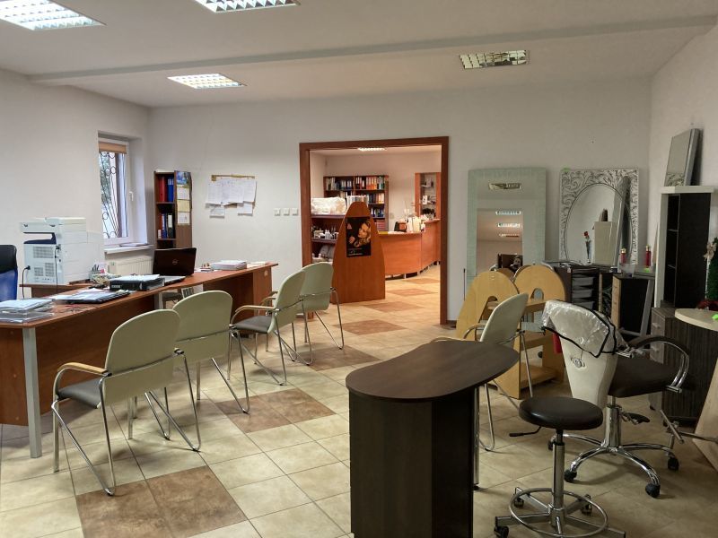 Obiekt handlowo-usługowy z garażami 437m2 Nowogard (16)