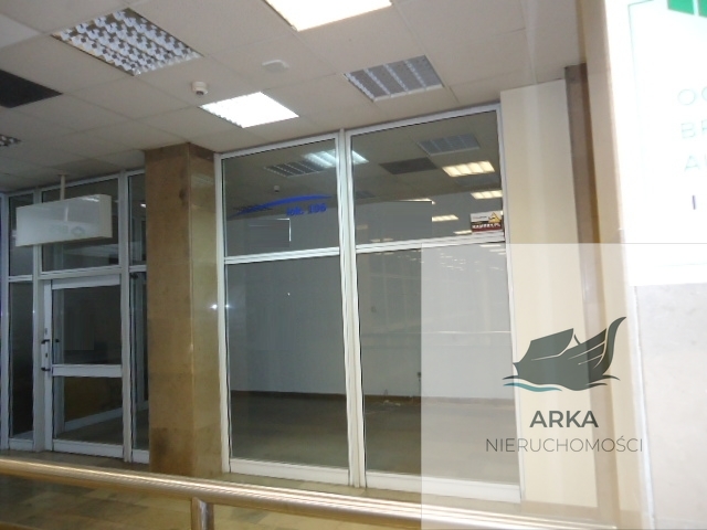 Tanio! Pasaż handlowy. Obok Brama Portowa, Medicus (2)