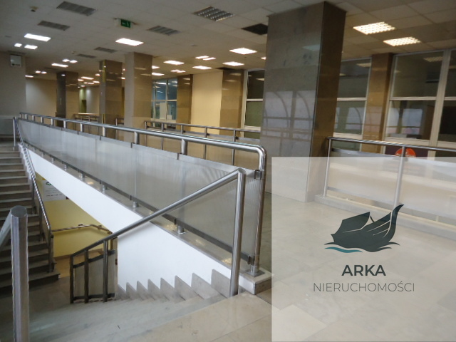 Tanio! Pasaż handlowy. Obok Brama Portowa, Medicus (5)