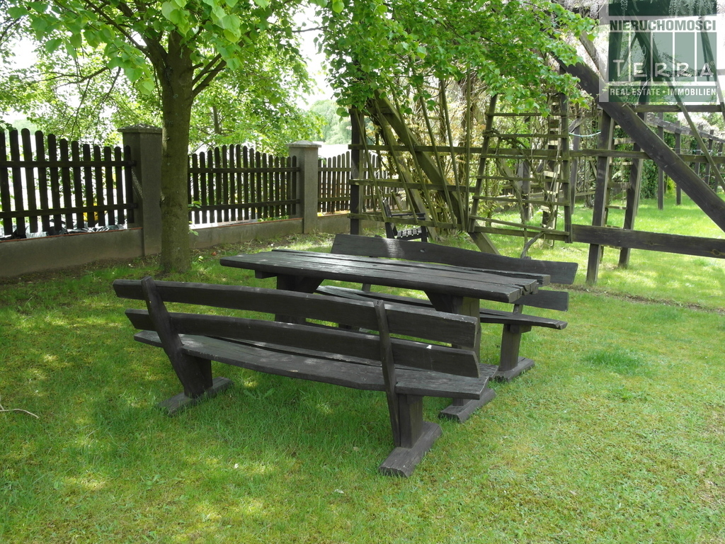 Prosperujący hotel w zacisznym miejscu. (18)