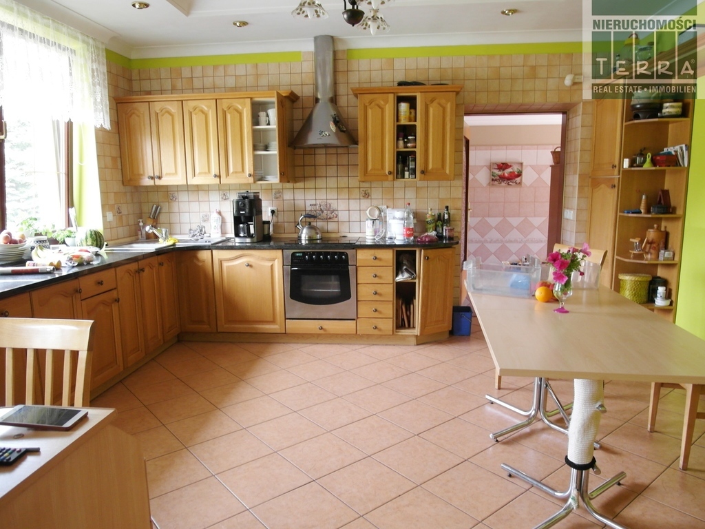 Prosperujący hotel w zacisznym miejscu. (21)