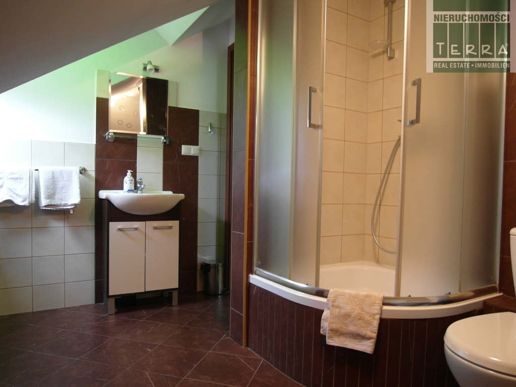 Prosperujący hotel w zacisznym miejscu. (27)