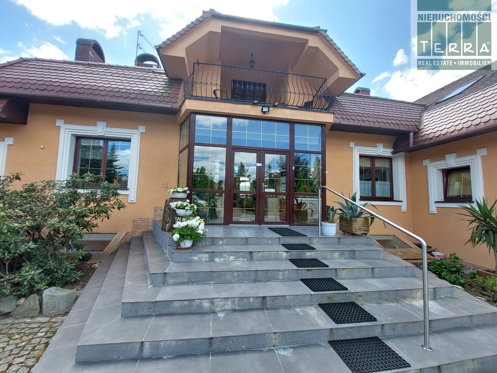 Prosperujący hotel w zacisznym miejscu. (3)