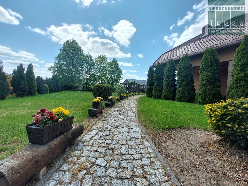 Prosperujący hotel w zacisznym miejscu. (20)