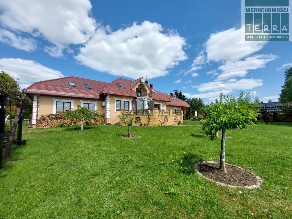 Prosperujący hotel w zacisznym miejscu. (1)