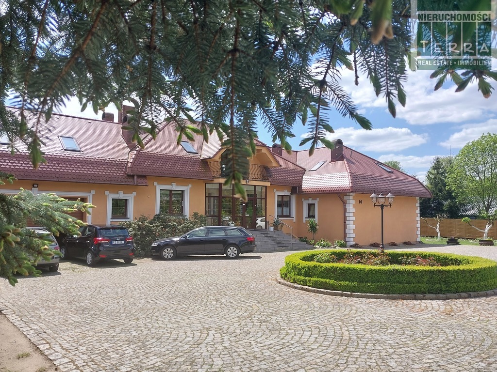 Prosperujący hotel w zacisznym miejscu. (2)