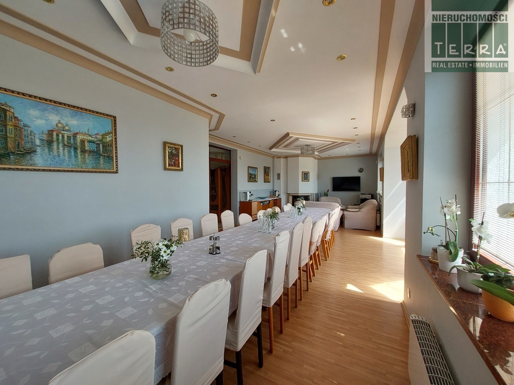 Prosperujący hotel w zacisznym miejscu. (23)