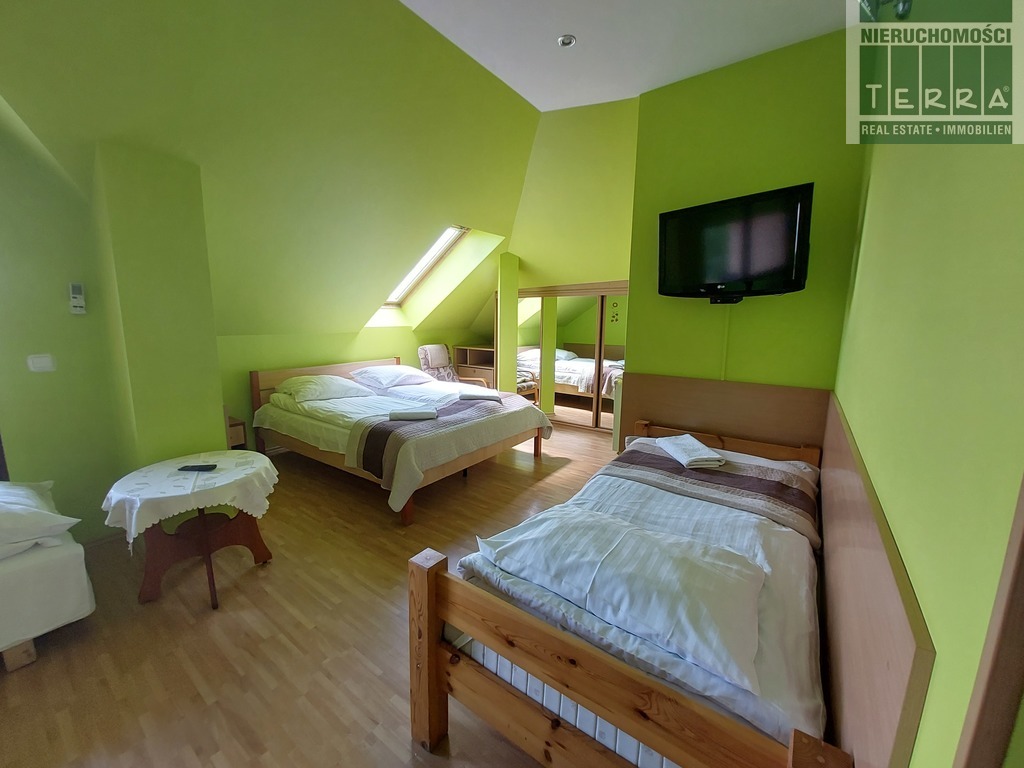 Prosperujący hotel w zacisznym miejscu. (25)