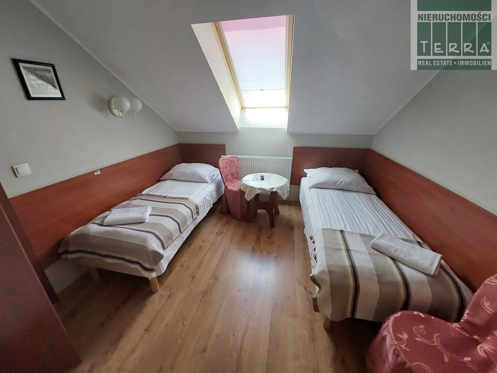 Prosperujący hotel w zacisznym miejscu. (26)