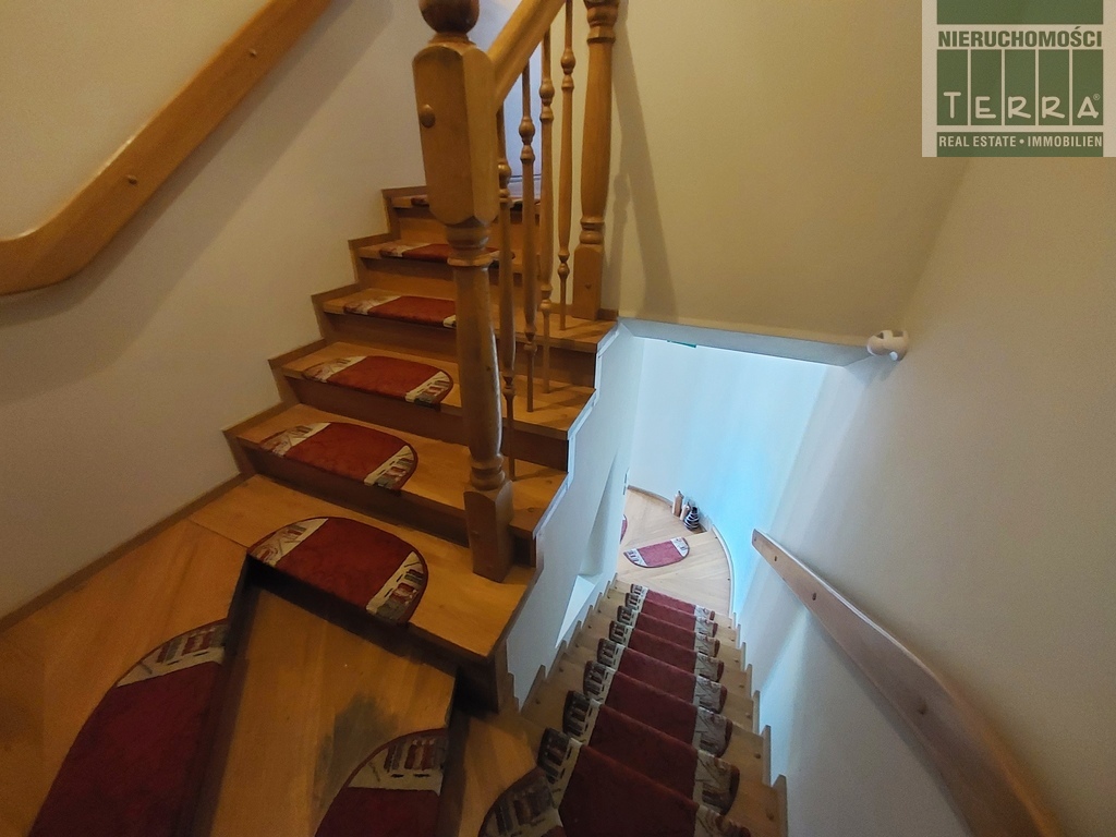 Prosperujący hotel w zacisznym miejscu. (24)