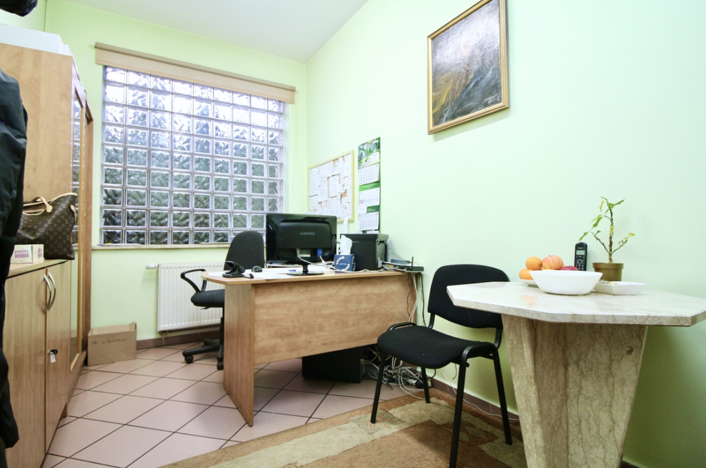 Dom Wolnostojący z licencjonowaną apteką. (13)