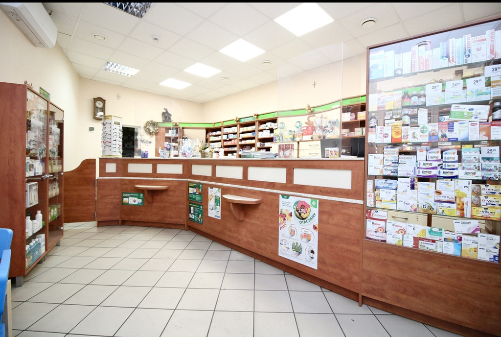 Dom Wolnostojący z licencjonowaną apteką. (16)
