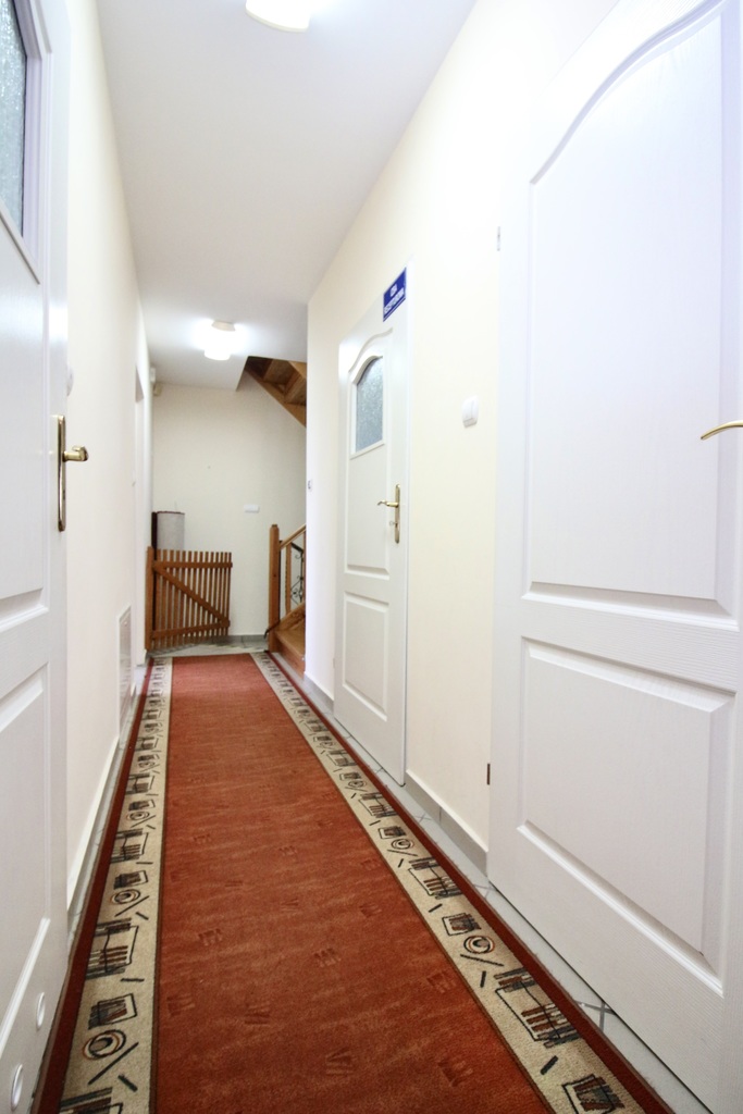 Dom Wolnostojący z licencjonowaną apteką. (8)