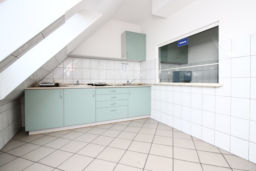 Dom Wolnostojący z licencjonowaną apteką. (6)