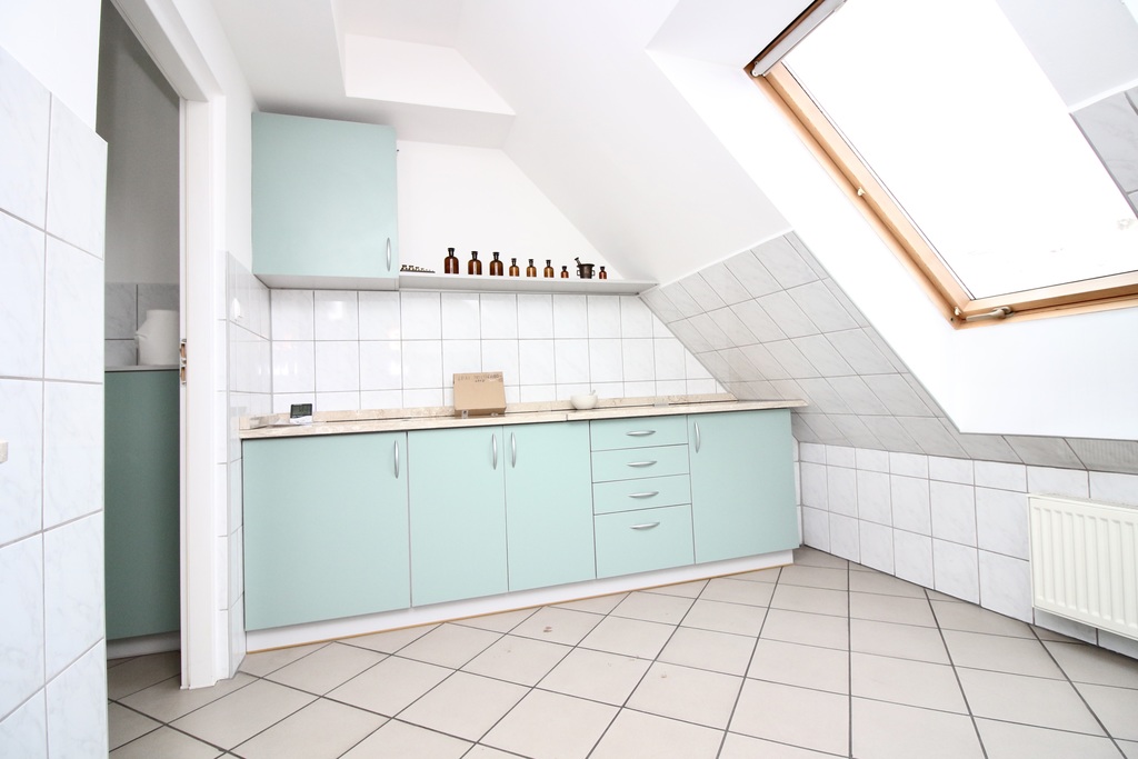 Dom Wolnostojący z licencjonowaną apteką. (7)